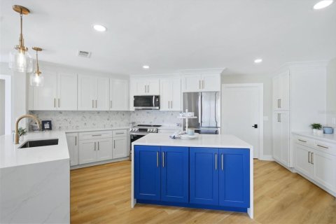 Villa ou maison à vendre à Sarasota, Floride: 3 chambres, 242.57 m2 № 2267085 - photo 16