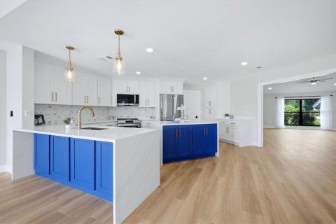 Villa ou maison à vendre à Sarasota, Floride: 3 chambres, 242.57 m2 № 2267085 - photo 13