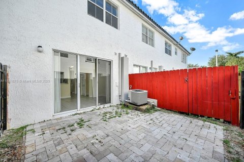 Condo in Doral, Florida, 3 bedrooms  № 1874341 - photo 23