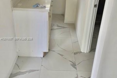 Immobilier commercial à louer à West Park, Floride: 1 chambre, 175.59 m2 № 2335071 - photo 2