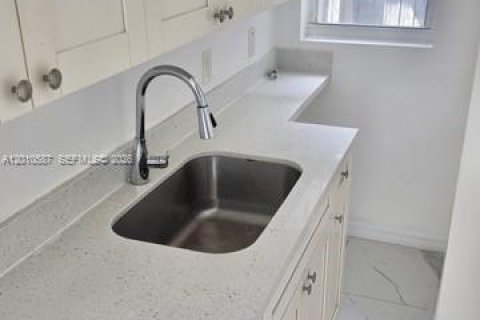 Immobilier commercial à louer à West Park, Floride: 1 chambre, 175.59 m2 № 2335071 - photo 4