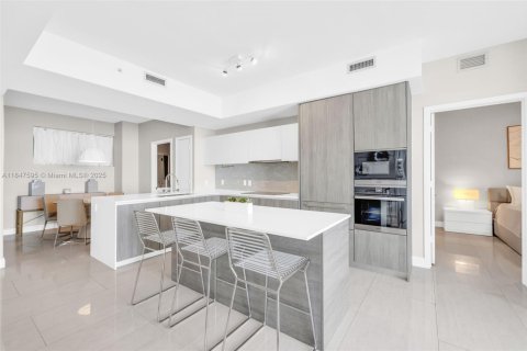Condo in Miami, Florida, 2 bedrooms № 1936202 - photo 7