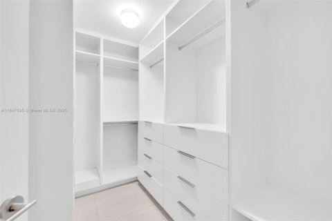 Condo in Miami, Florida, 2 bedrooms № 1936202 - photo 24