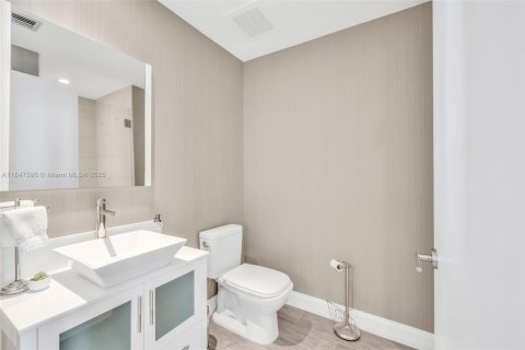Condo in Miami, Florida, 2 bedrooms № 1936202 - photo 15