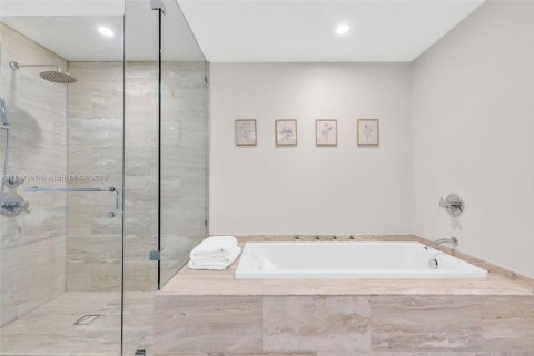 Condo in Miami, Florida, 2 bedrooms № 1936202 - photo 21