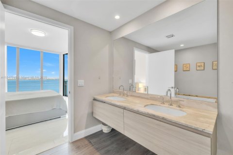 Condo in Miami, Florida, 2 bedrooms № 1936202 - photo 25
