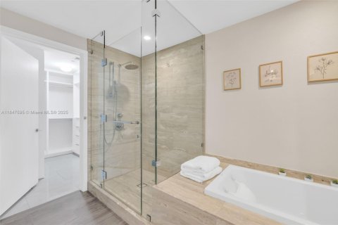 Condo in Miami, Florida, 2 bedrooms № 1936202 - photo 23