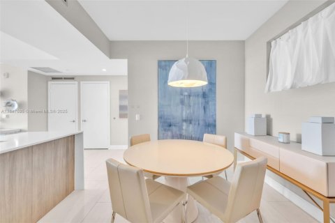 Condo in Miami, Florida, 2 bedrooms № 1936202 - photo 14