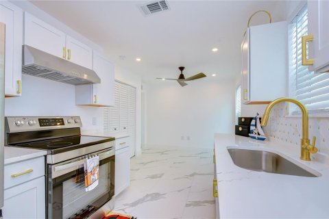 House in Bradenton, Florida 3 bedrooms, 142.7 sq.m. № 2236599 - photo 10