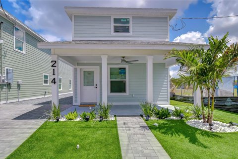 House in Bradenton, Florida 3 bedrooms, 142.7 sq.m. № 2236599 - photo 2