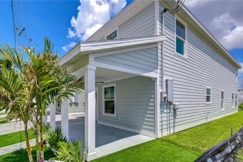 House in Bradenton, Florida 3 bedrooms, 142.7 sq.m. № 2236599 - photo 4