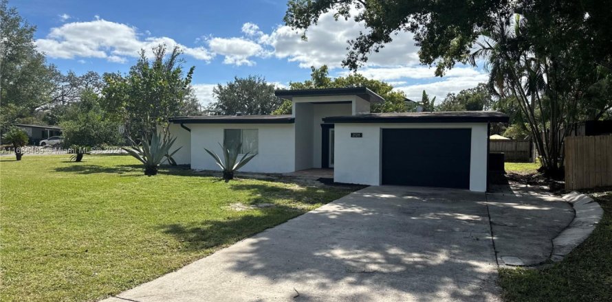 House in Winter Park, Florida 3 bedrooms, 163.51 sq.m. № 1424039