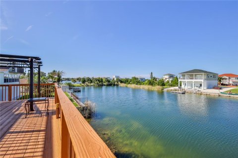 House in Hernando Beach, Florida 2 bedrooms, 120.77 sq.m. № 1902637 - photo 16
