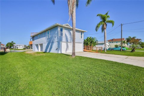 Casa en venta en Hernando Beach, Florida, 2 dormitorios, 120.77 m2 № 1902637 - foto 4