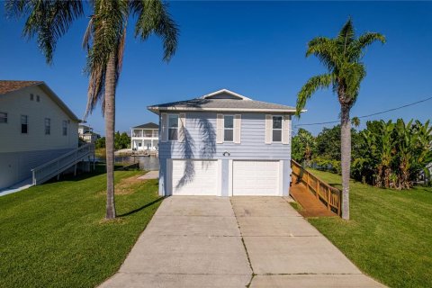 House in Hernando Beach, Florida 2 bedrooms, 120.77 sq.m. № 1902637 - photo 6