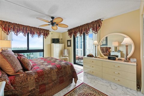 Condo in Hollywood, Florida, 2 bedrooms  № 2002645 - photo 4