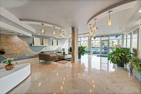 Condo in Hollywood, Florida, 2 bedrooms  № 2002645 - photo 15