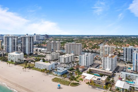Condo in Hollywood, Florida, 2 bedrooms  № 2002645 - photo 21