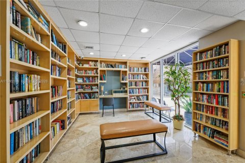 Condo in Hollywood, Florida, 2 bedrooms  № 2002645 - photo 18