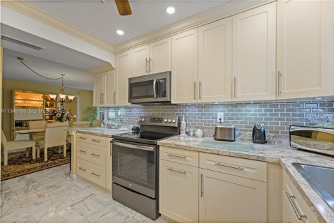 Condo in Hollywood, Florida, 2 bedrooms  № 2002645 - photo 11