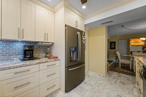 Condo in Hollywood, Florida, 2 bedrooms  № 2002645 - photo 13