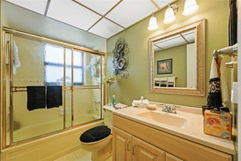 Condo in Hollywood, Florida, 2 bedrooms  № 2002645 - photo 9