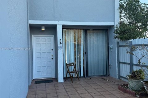 Купить таунхаус в Майами, Флорида 3 спальни, 131.18м2, № 2050396 - фото 3