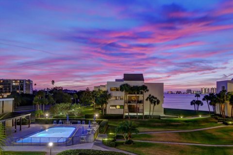 Condo in Belleair, Florida, 2 bedrooms  № 1287390 - photo 1