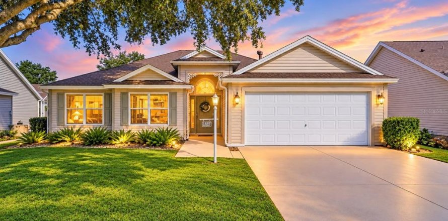 Villa ou maison à The Villages, Floride 3 chambres, 157.47 m2 № 2420541
