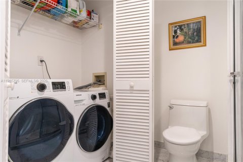 Condo in Sunny Isles Beach, Florida, 2 bedrooms  № 2081247 - photo 24