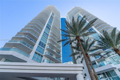 Condo in Sunny Isles Beach, Florida, 2 bedrooms  № 2081247