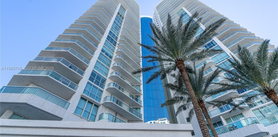 Condo in Sunny Isles Beach, Florida, 2 bedrooms  № 2081247