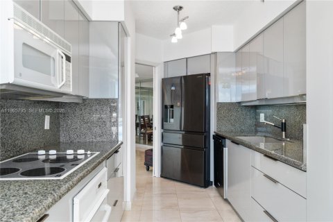 Condo in Sunny Isles Beach, Florida, 2 bedrooms  № 2081247 - photo 18