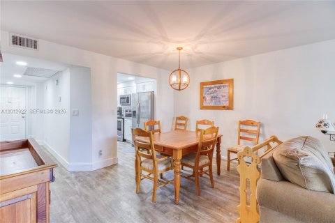 Condo in Coconut Creek, Florida, 2 bedrooms  № 2076255 - photo 7