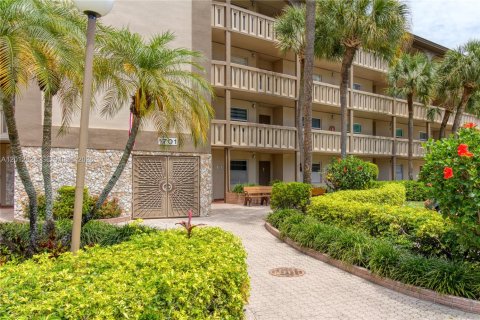 Condo in Coconut Creek, Florida, 2 bedrooms  № 2076255 - photo 3