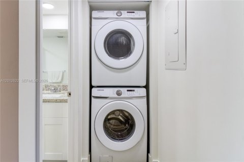 Condo in Coconut Creek, Florida, 2 bedrooms  № 2076255 - photo 28