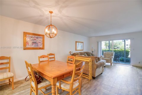 Condo in Coconut Creek, Florida, 2 bedrooms  № 2076255 - photo 14