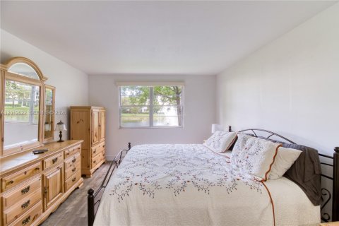 Condo in Coconut Creek, Florida, 2 bedrooms  № 2076255 - photo 21