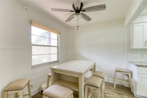 Condo in Coconut Creek, Florida, 2 bedrooms  № 2076255 - photo 11