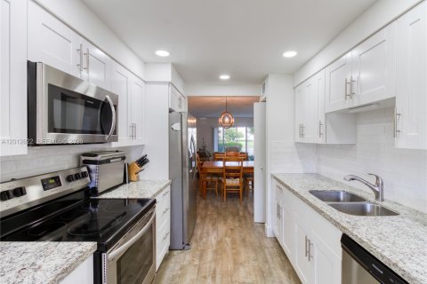 Condo in Coconut Creek, Florida, 2 bedrooms  № 2076255