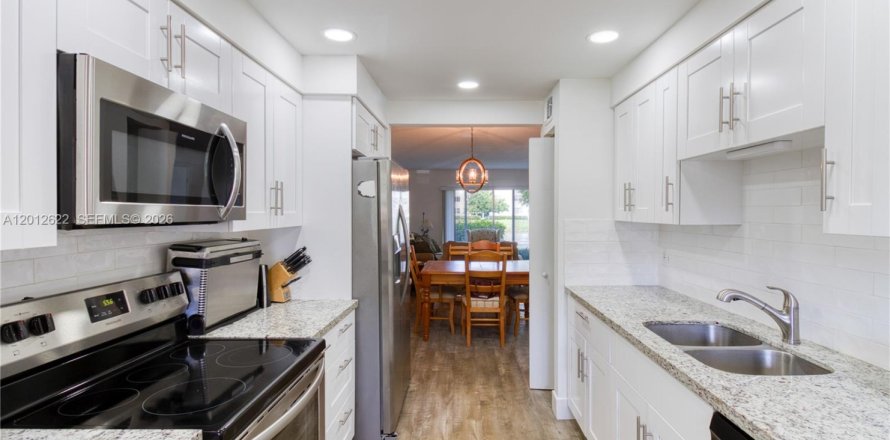 Condo in Coconut Creek, Florida, 2 bedrooms  № 2076255