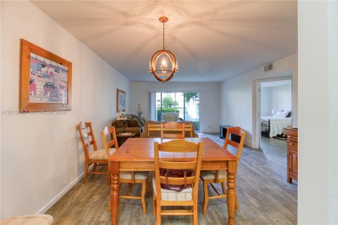 Condo in Coconut Creek, Florida, 2 bedrooms  № 2076255 - photo 20