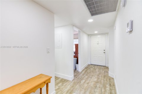 Condo in Coconut Creek, Florida, 2 bedrooms  № 2076255 - photo 6