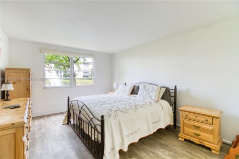 Condo in Coconut Creek, Florida, 2 bedrooms  № 2076255 - photo 22