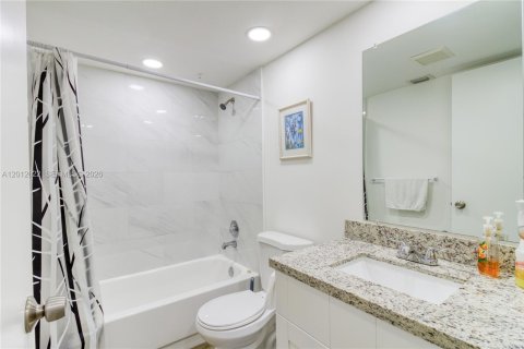 Condo in Coconut Creek, Florida, 2 bedrooms  № 2076255 - photo 29