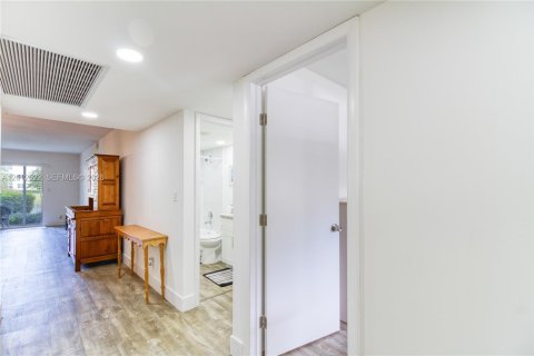 Condo in Coconut Creek, Florida, 2 bedrooms  № 2076255 - photo 30