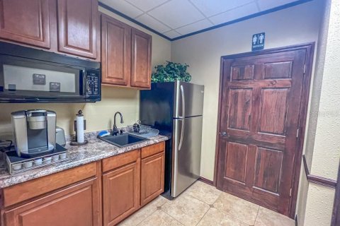 Propiedad comercial en alquiler en Apollo Beach, Florida, 175.59 m2 № 1883265 - foto 8