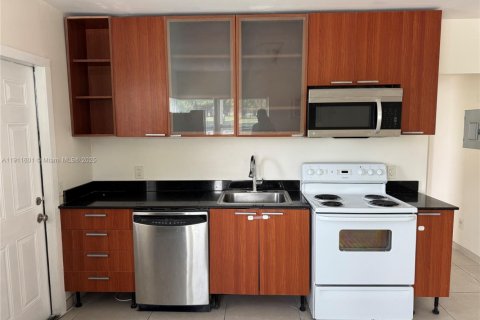 Apartamento en alquiler en Hollywood, Florida, 2 dormitorios, 959.96 m2 № 1967549 - foto 3