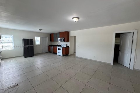 Apartamento en alquiler en Hollywood, Florida, 2 dormitorios, 959.96 m2 № 1967549 - foto 1