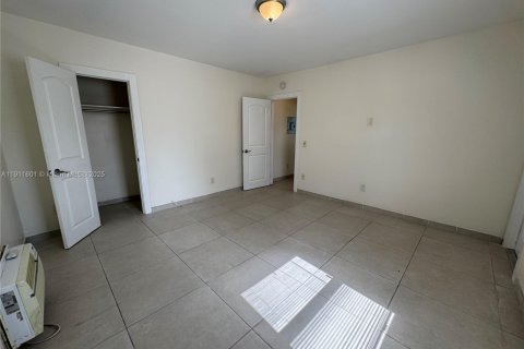 Apartamento en alquiler en Hollywood, Florida, 2 dormitorios, 959.96 m2 № 1967549 - foto 5